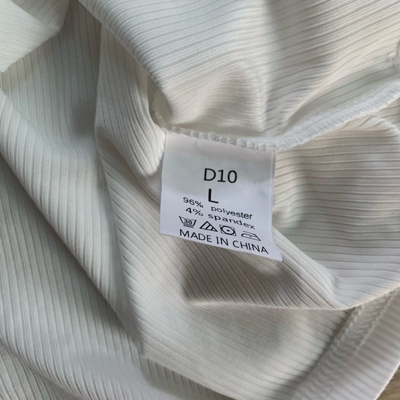 Women's Bright White, Crew Neck, Ribbed, Short Sleeve Crop Top. Sizes M & L - Picture 6 of 7